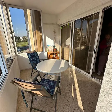 Charming & Comfy 2 Minutes To Mackenzie & 5 Minutes To Airport, Close To Restaurants & Center Apartment Larnaka