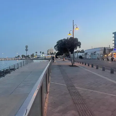 Charming & Comfy 2 Minutes To Mackenzie & 5 Minutes To Airport, Close To Restaurants & Center *