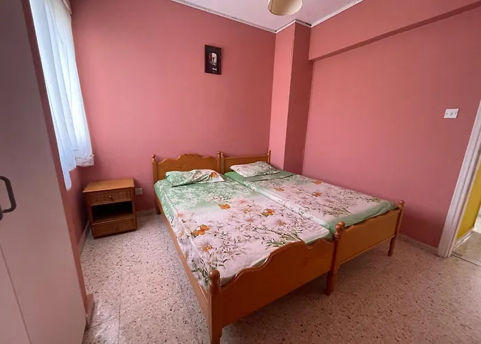 Charming & Comfy 2 Minutes To Mackenzie & 5 Minutes To Airport, Close To Restaurants & Center *