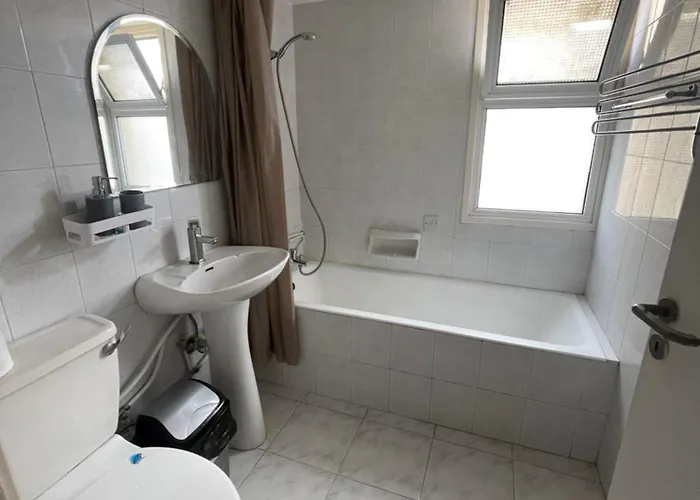 Apartman Charming & Comfy 2 Minutes To Mackenzie & 5 Minutes To Airport, Close To Restaurants & Center Lárnaka