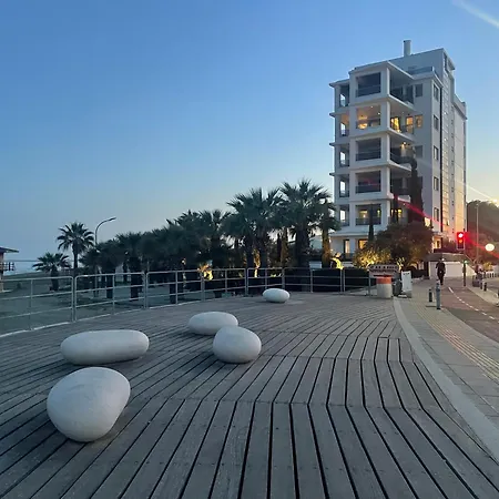 Charming & Comfy 2 Minutes To Mackenzie & 5 Minutes To Airport, Close To Restaurants & Center شقة