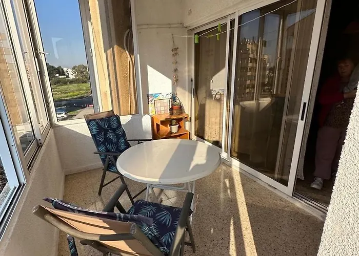 Charming & Comfy 2 Minutes To Mackenzie & 5 Minutes To Airport, Close To Restaurants & Center شقة لارنكا